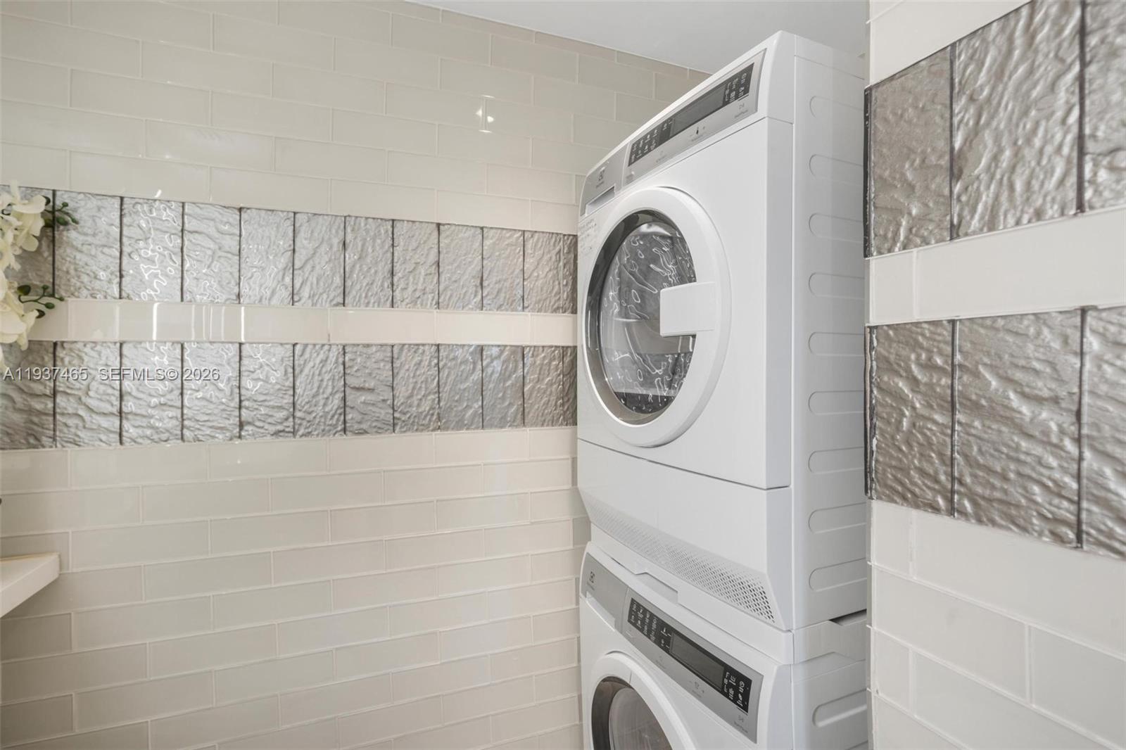 THE ALEXANDER CONDO - Residential