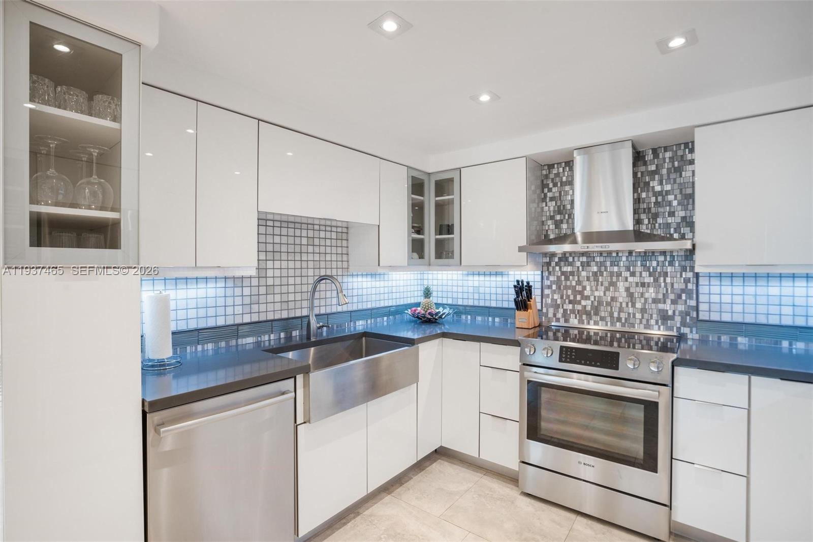 THE ALEXANDER CONDO - Residential