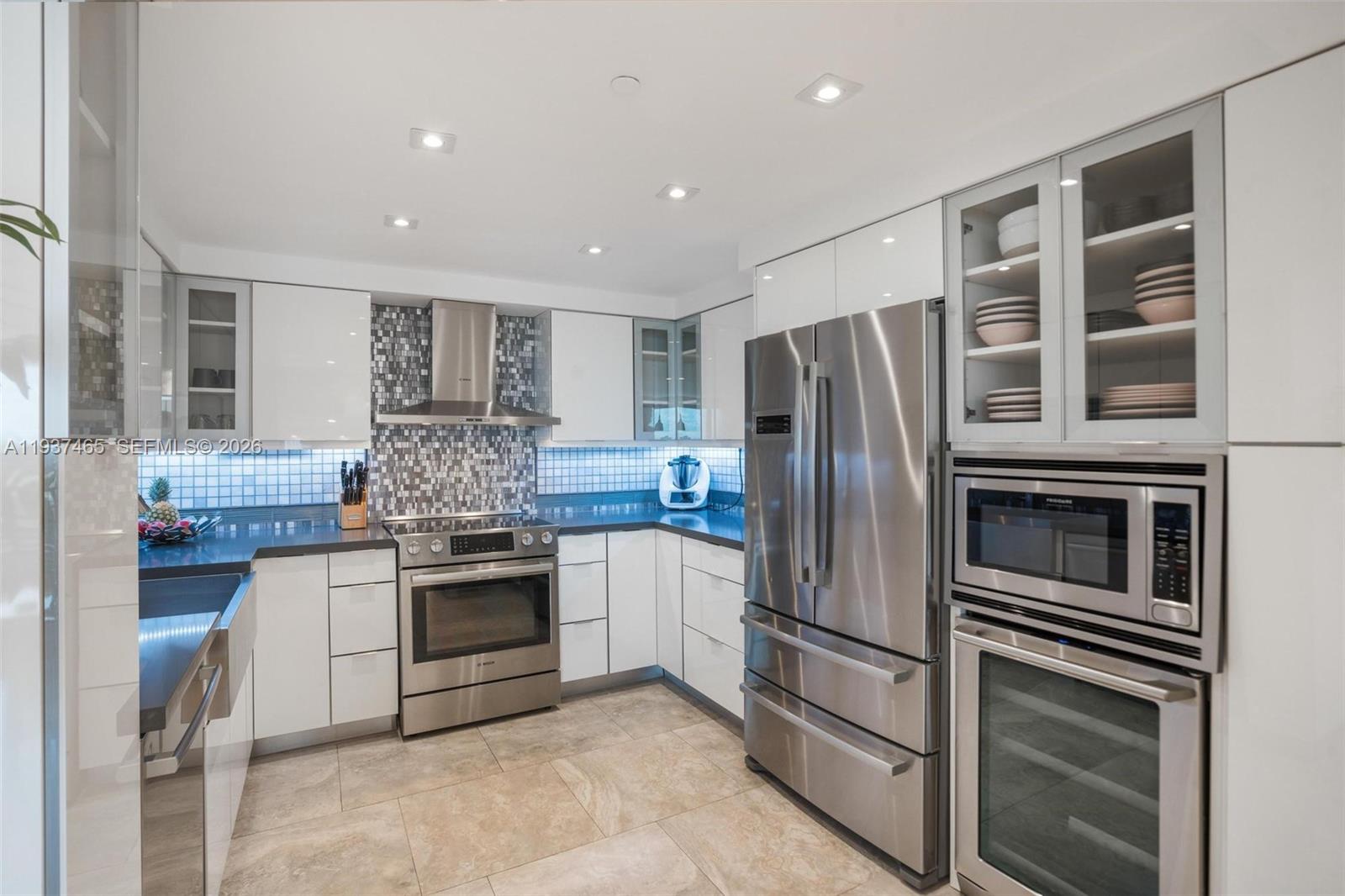 THE ALEXANDER CONDO - Residential