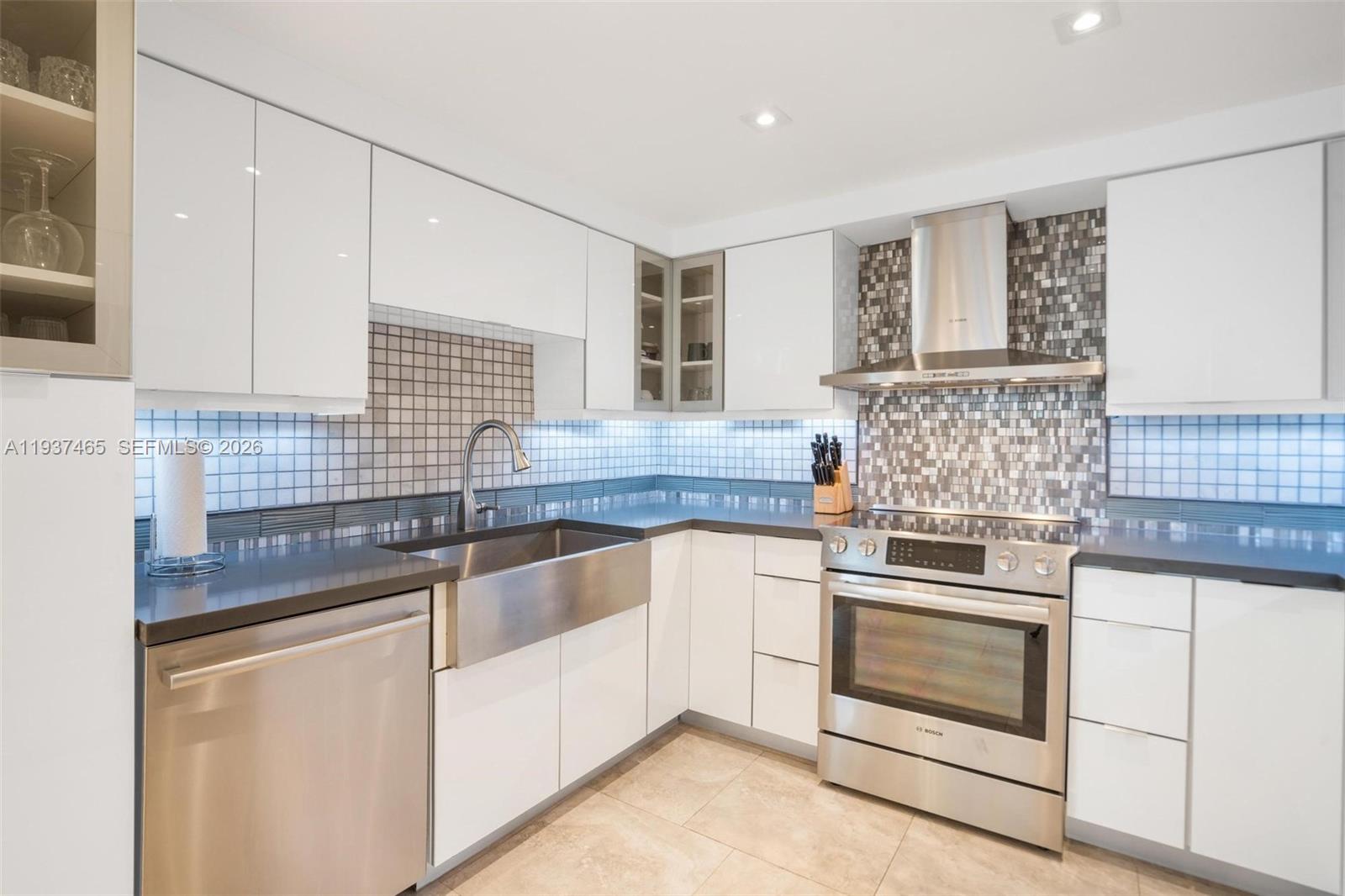 THE ALEXANDER CONDO - Residential