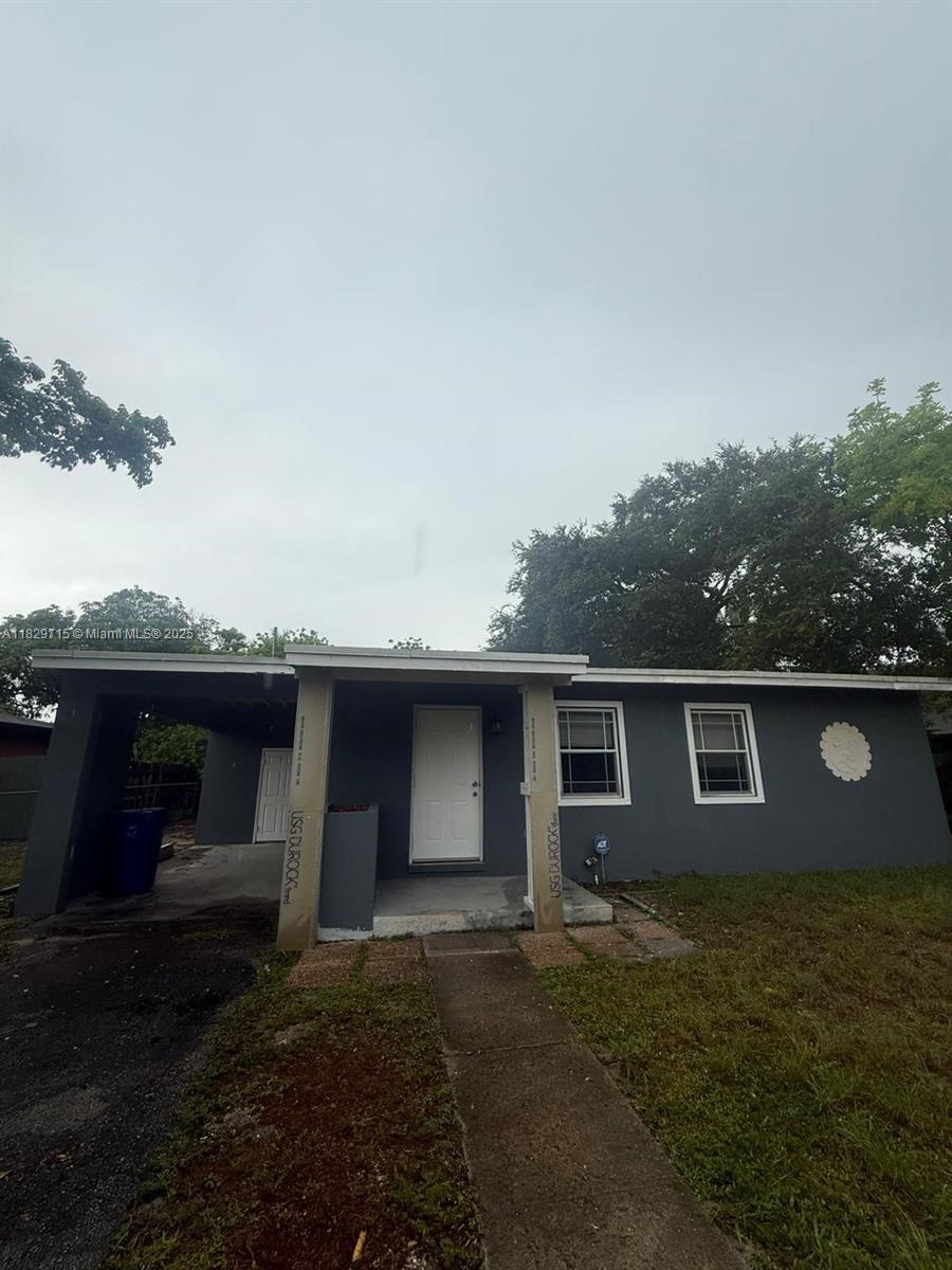 5 bedrooms/2bath single family home, available now. Updated and clean with tile floors throughout, in unit washer/dryer, updated appliances, brand new (central) AC. Fenced yard, plenty of parking.
Near downtown, beaches, FLL airport, and 595 and 95 highways.