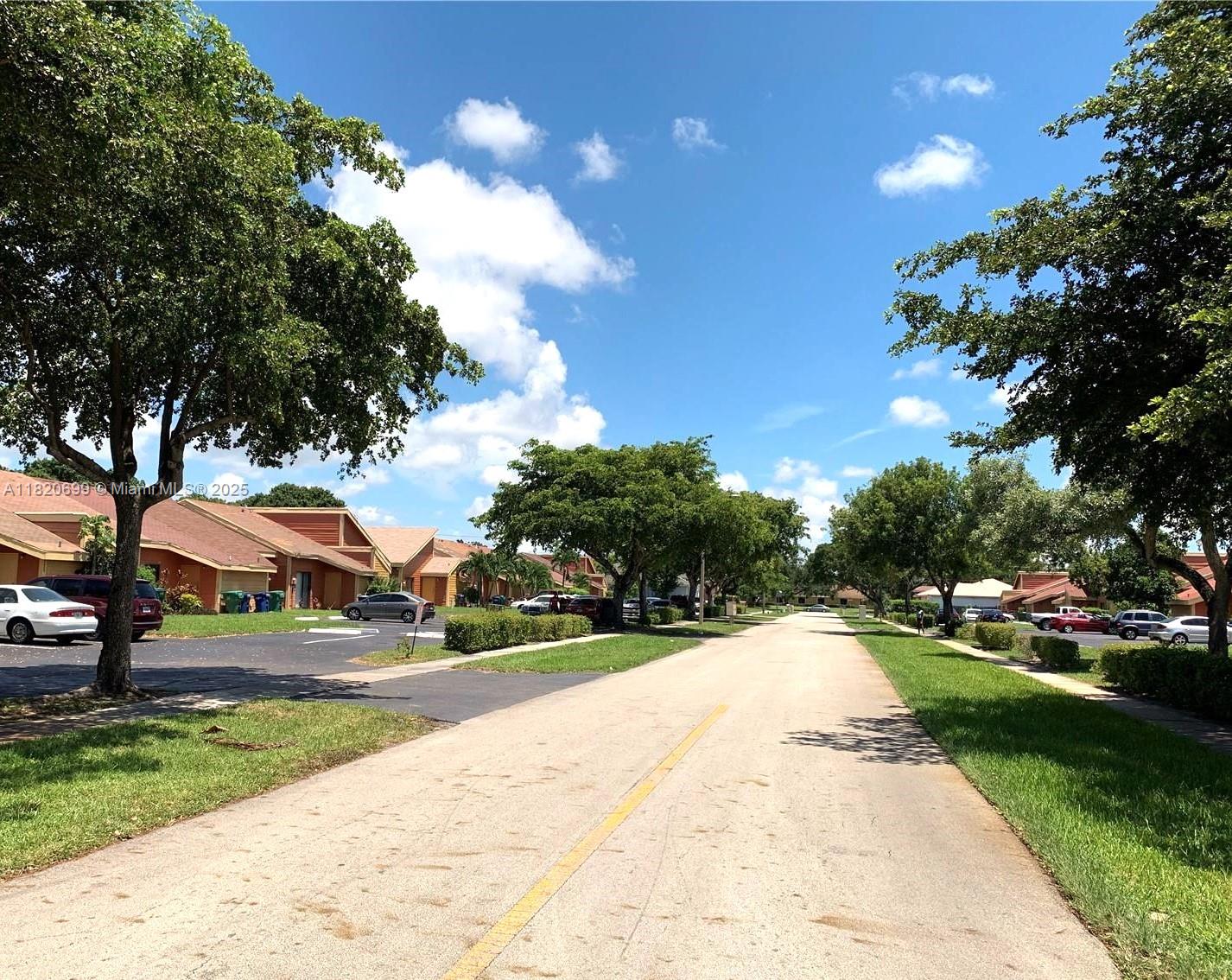ORCHARD LAKE TOWN HOUSES - Residential