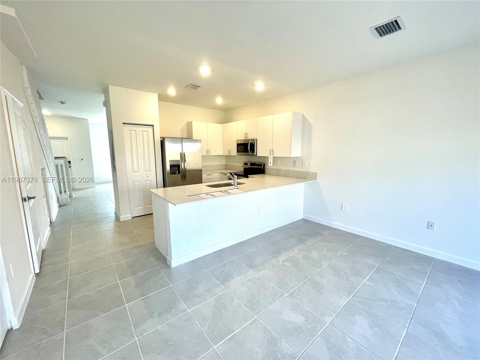 SILVER PALM RESIDENTIAL H - Residential Lease