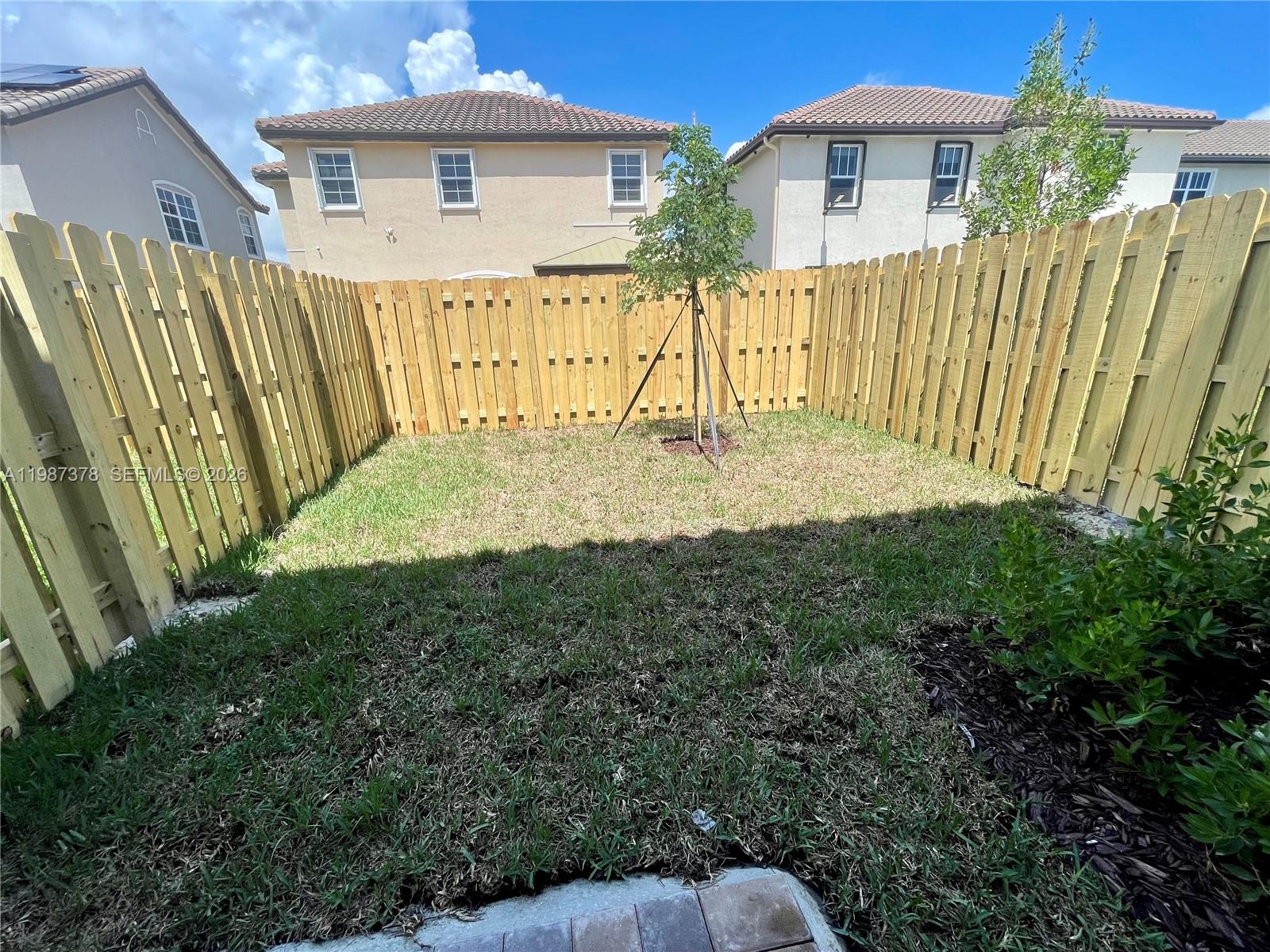 SILVER PALM RESIDENTIAL H - Residential Lease