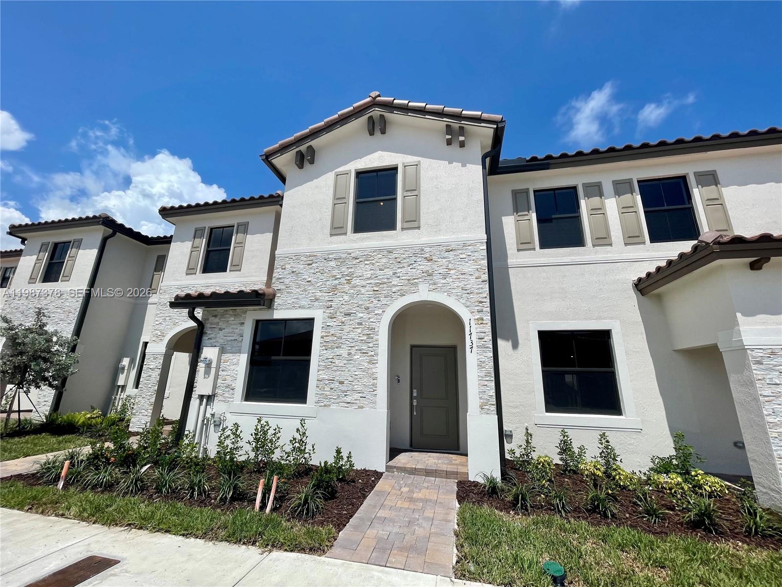 SILVER PALM RESIDENTIAL H - Residential Lease