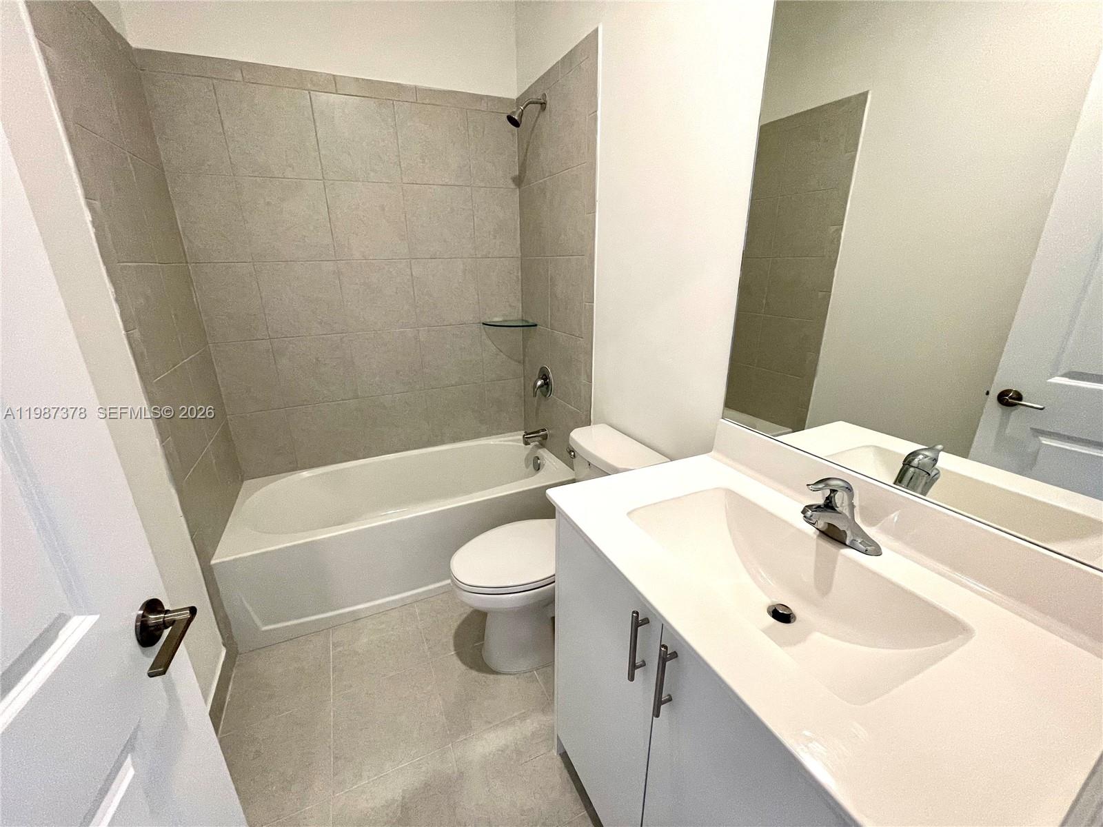 SILVER PALM RESIDENTIAL H - Residential Lease