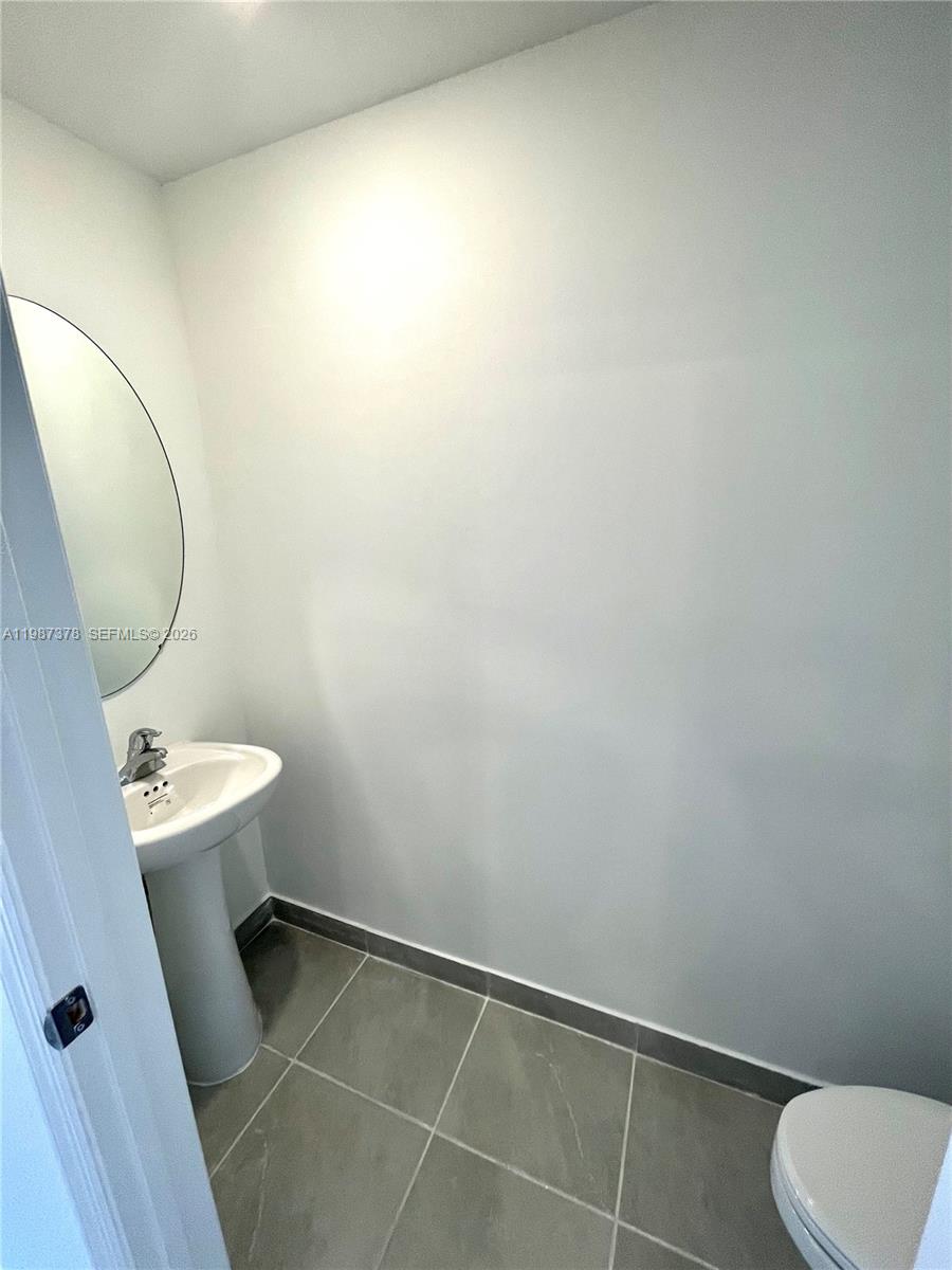 SILVER PALM RESIDENTIAL H - Residential Lease