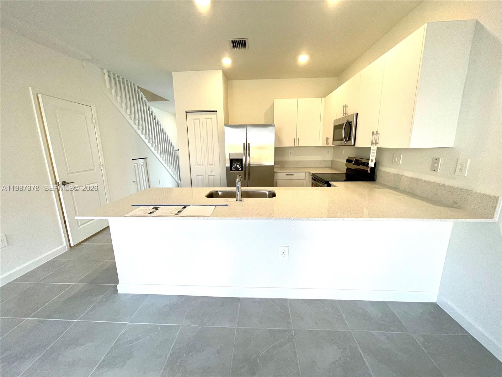 SILVER PALM RESIDENTIAL H - Residential Lease