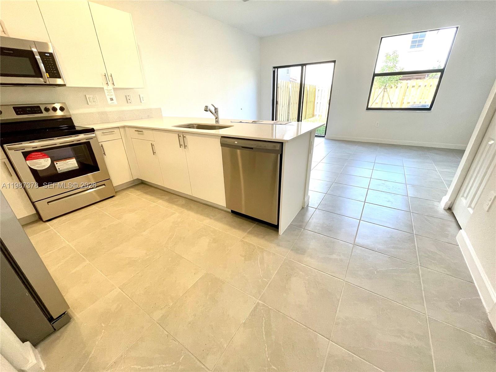 SILVER PALM RESIDENTIAL H - Residential Lease