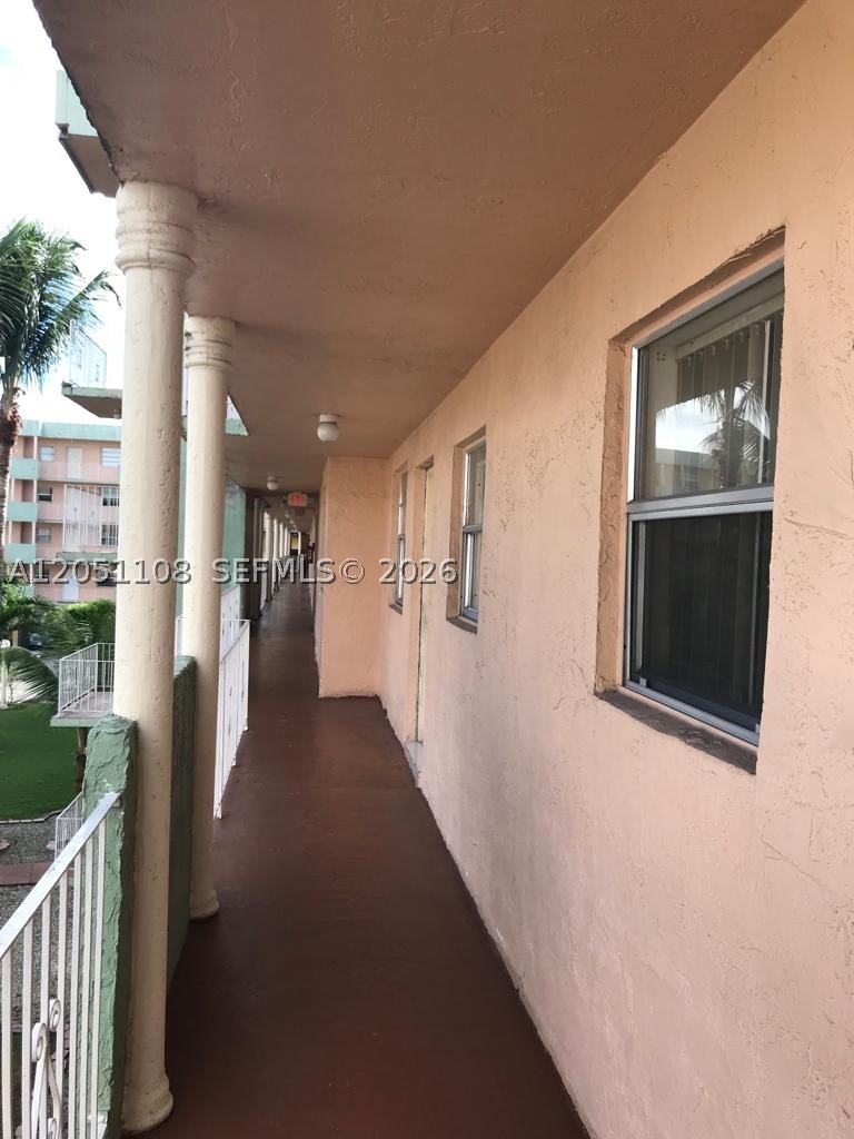 1655 W 44th Pl 304 - Image 1