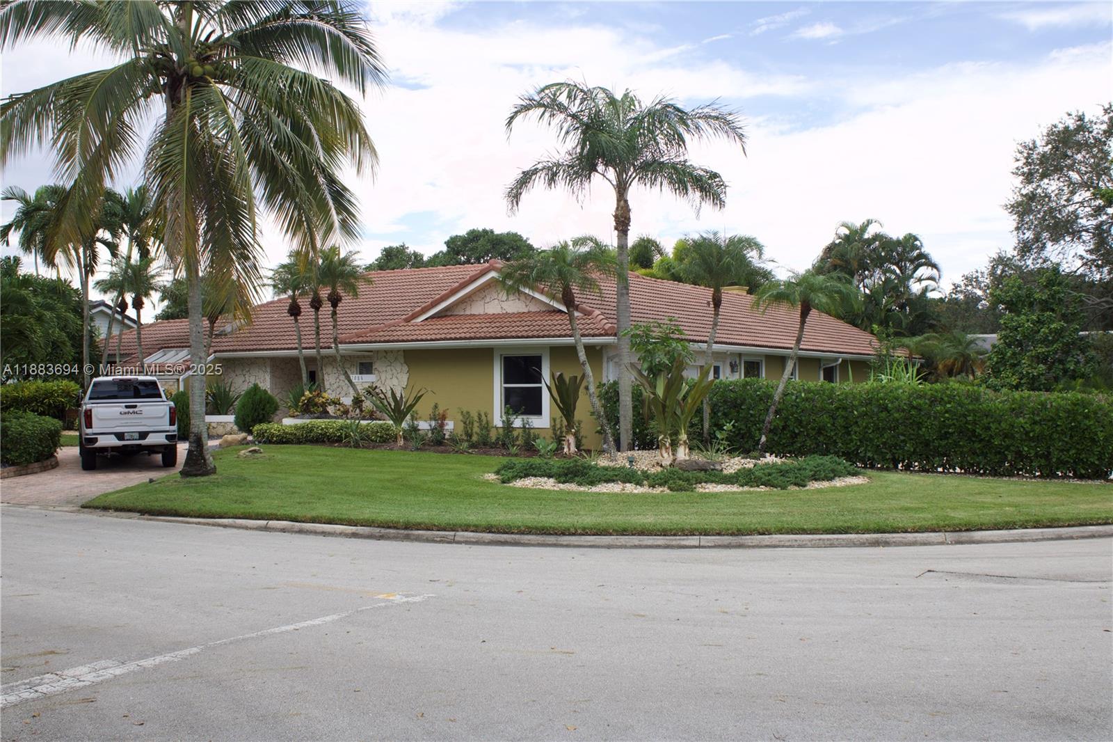 CYPRESS RUN - Residential