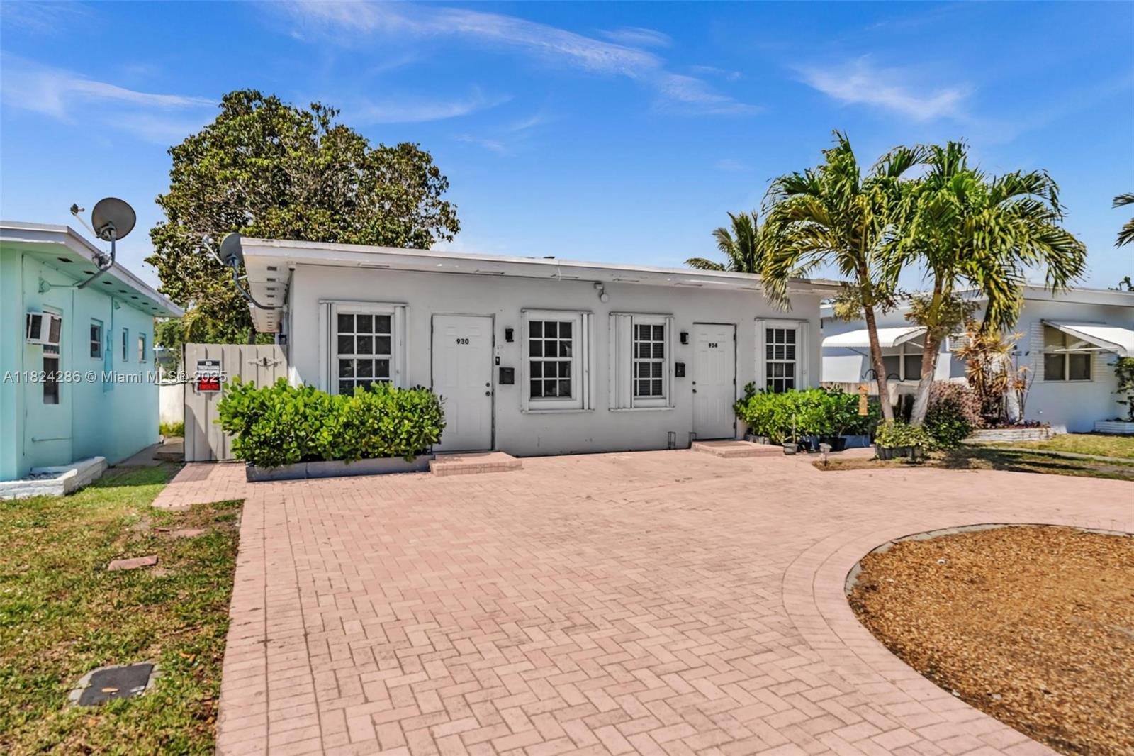 Charming 1-Bedroom Apartment in Prime East Hollywood Location!
Don't miss this beautifully maintained 1-bedroom, 1-bath apartment just east of US-1! Located minutes from the beach, shopping, dining, and entertainment, this unit offers both comfort and convenience. Features include a spacious shared backyard, on-site washer/dryer, and a quick approval process. Ready for immediate move-in – schedule your showing today!