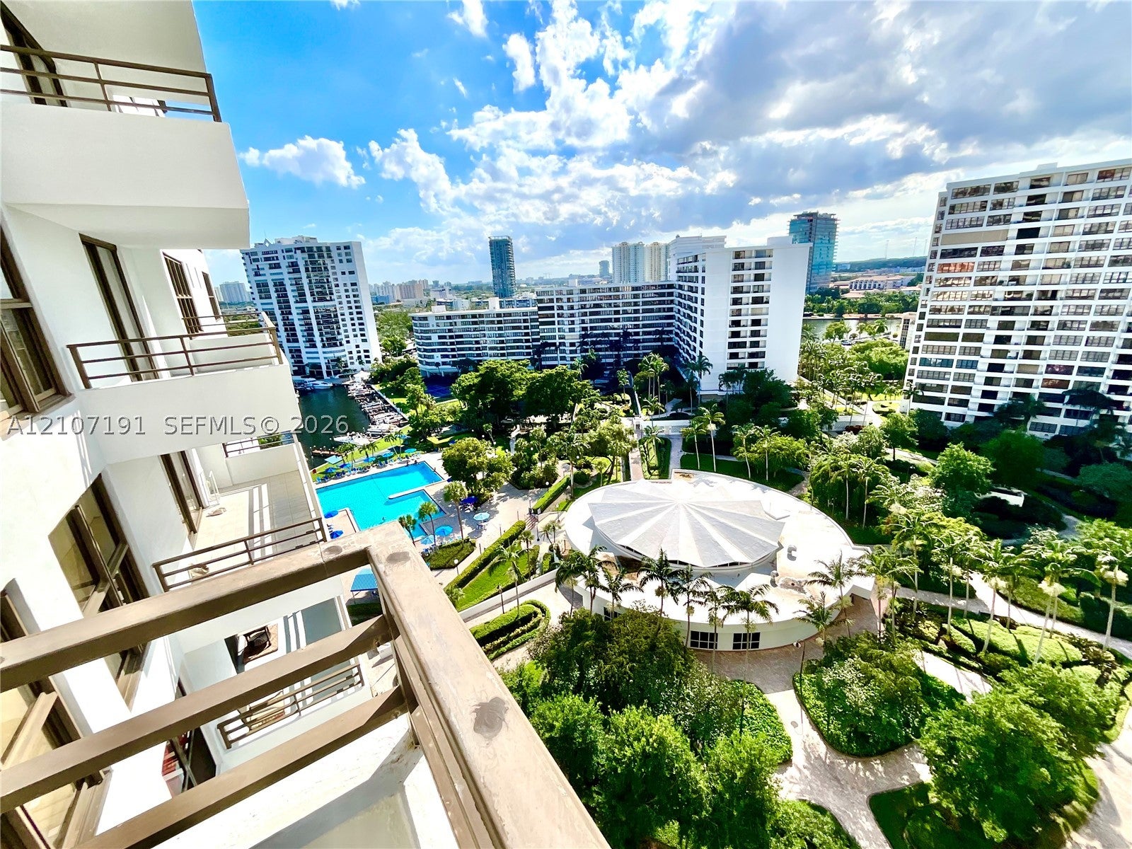 2500 Parkview Dr