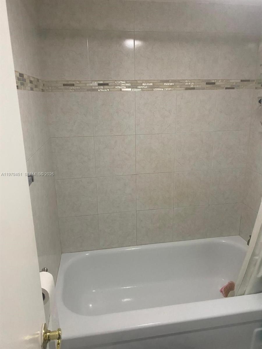 FALLS OF INVERRARY - Residential Lease