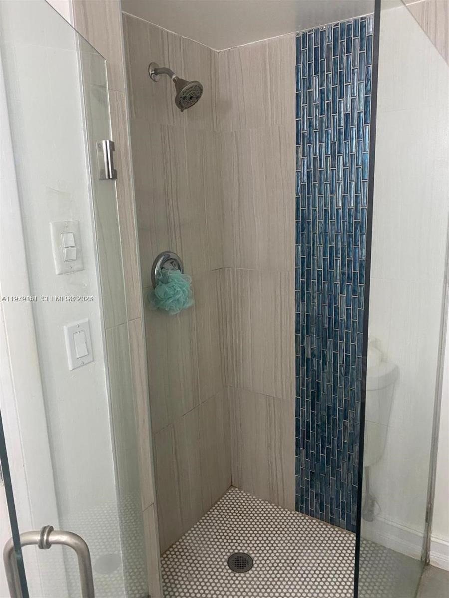 FALLS OF INVERRARY - Residential Lease