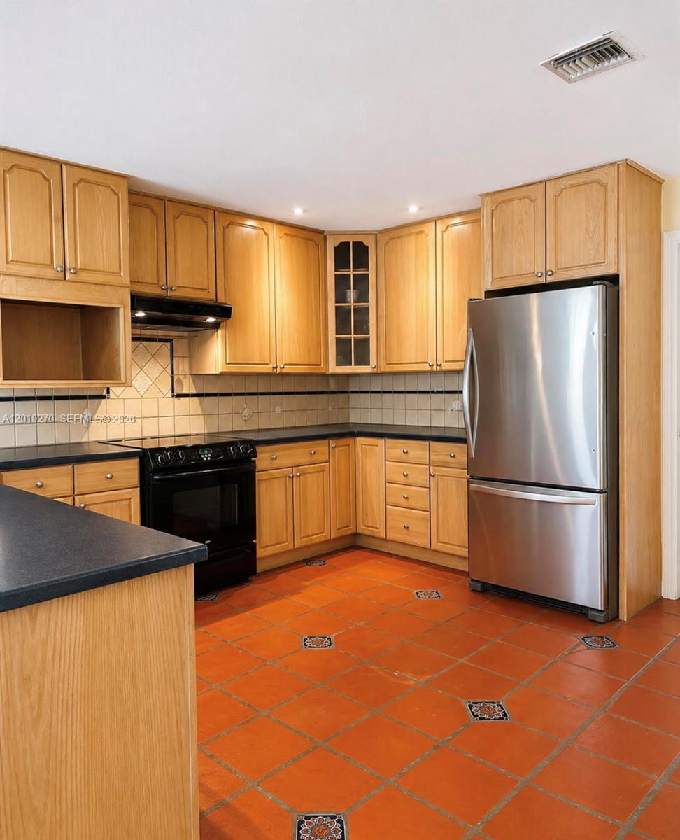 KINGS GRANT EAST - Residential