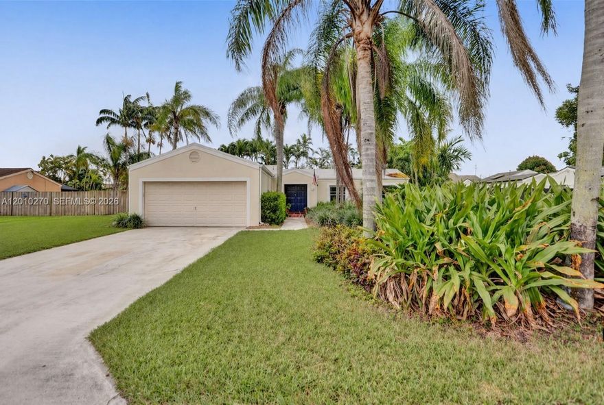 Spectacular 3-bedroom, 2-bathroom home situated on an oversized 12,500 sq ft lot. This well-maintained property features a formal dining area, den, and spacious family room, offering a functional and comfortable layout. The split-bedroom floor plan provides added privacy, and the primary bathroom was tastefully updated in 2016. The roof was replaced in 2018, and the home showcases beautiful terracotta tile throughout.
Enjoy a large backyard with a pool, perfect for entertaining. Ideally located in a great neighborhood close to shopping centers, supermarkets, restaurants, and with easy access to major highways.