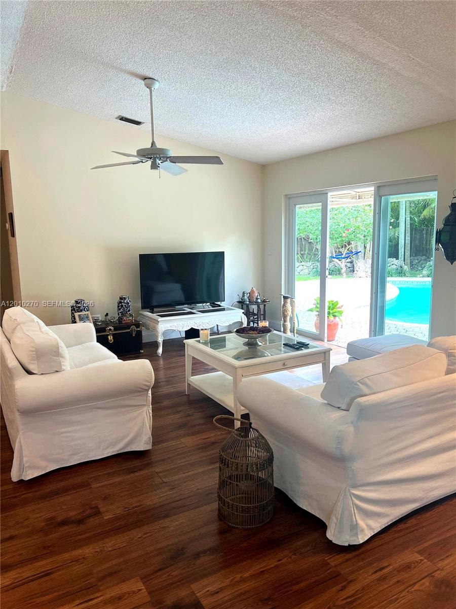 KINGS GRANT EAST - Residential