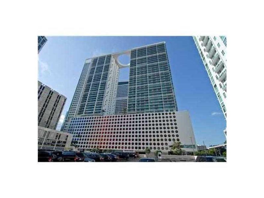 BEAUTIFUL 3BEDS/3BATHS WITH AMAZINGS WATER AND CITY VIEWS ON BRICKELL AVE. WALK TO MARY BRICKELL VILLAGE, CITY CENTER, METROMOVER/RAIL AND ALL THE CITY HAS TO OFFER, GRETA AMENITIES. VERY EASY TO SHOW