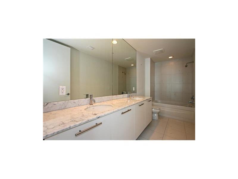 500 BRICKELL EAST TOWER - Residential Lease