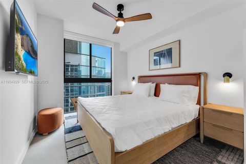 11 NE 6th ave 2403 Miami FL 33132