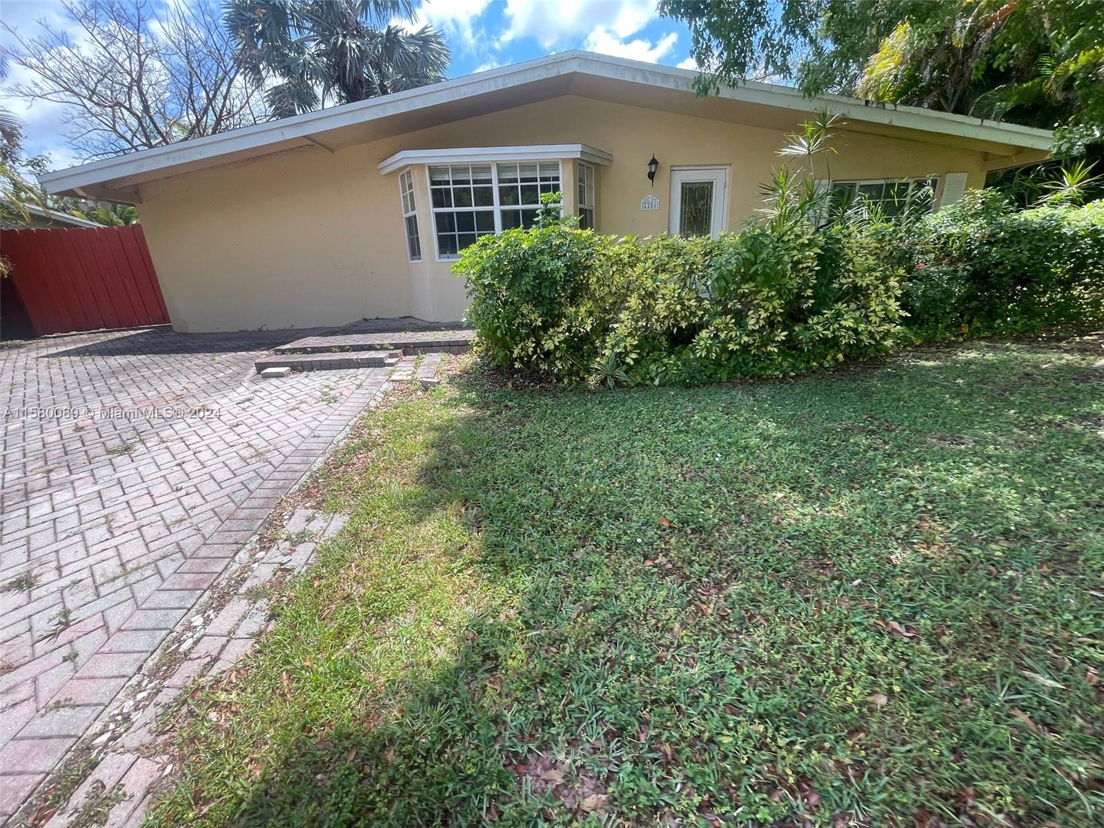 2206 Nw 62nd Ter, Margate, Broward County, Florida - 4 Bedrooms  
1 Bathrooms - 