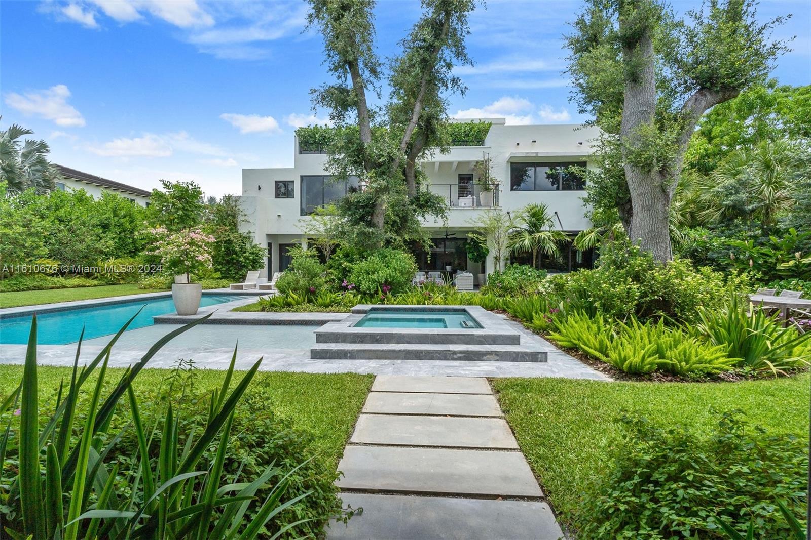 GRANADA PARK AMD - Residential