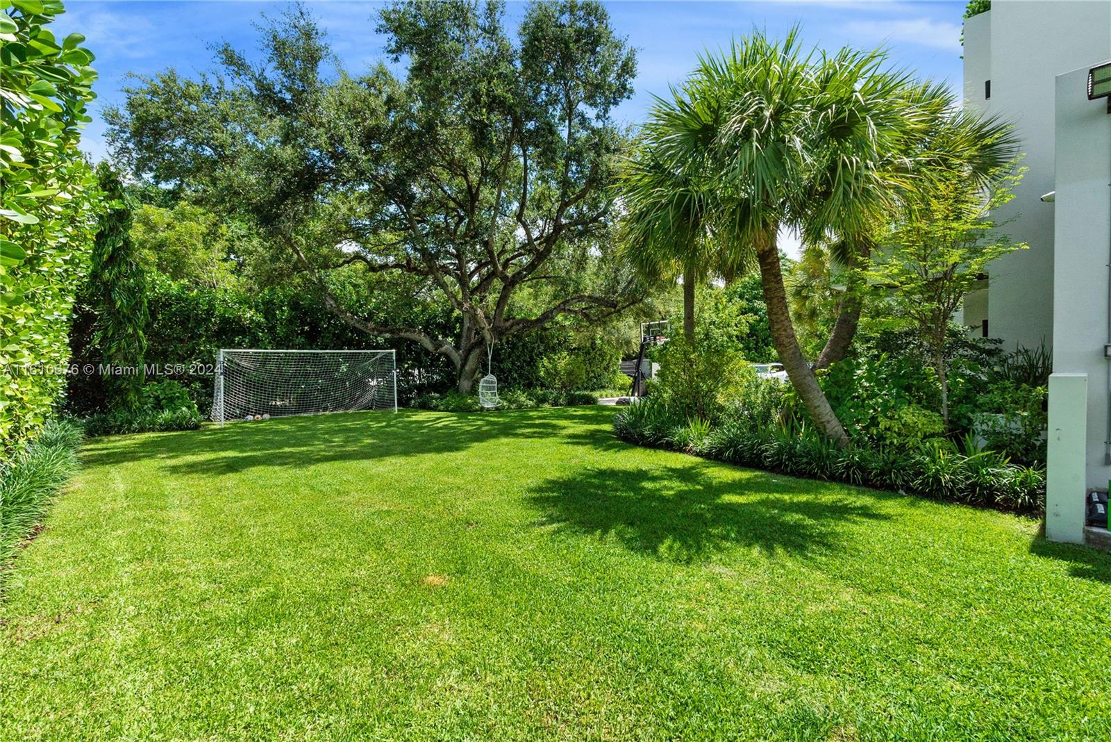 GRANADA PARK AMD - Residential