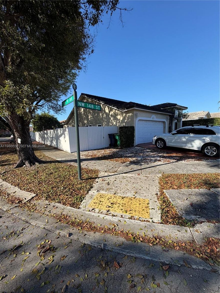 This inviting home features 3 comfortable bedrooms and 2 well-appointed bathrooms, offering plenty of space for rest and privacy. The kitchen provides a functional layout that’s perfect for everyday cooking and entertaining. With its open living areas and practical design, this home is ideal for both relaxing and hosting guests.