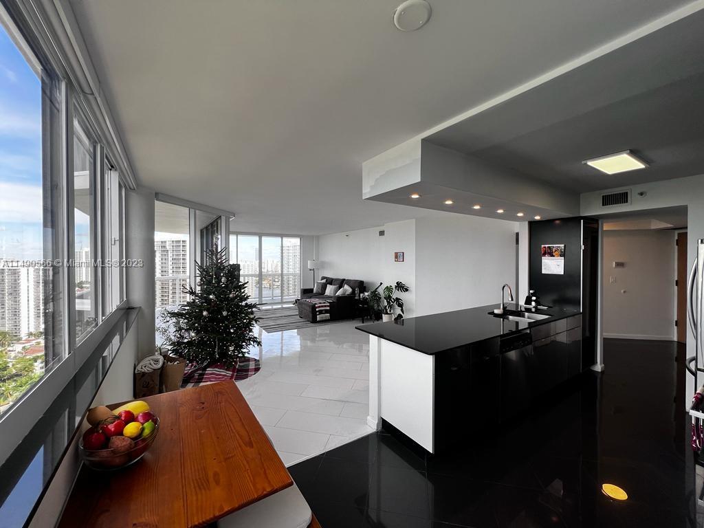 THE LANDMARK CONDO - Residential