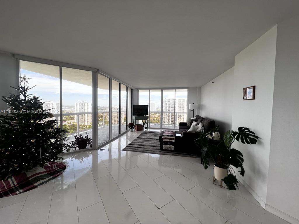 THE LANDMARK CONDO - Residential
