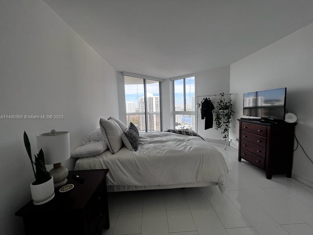 THE LANDMARK CONDO - Residential
