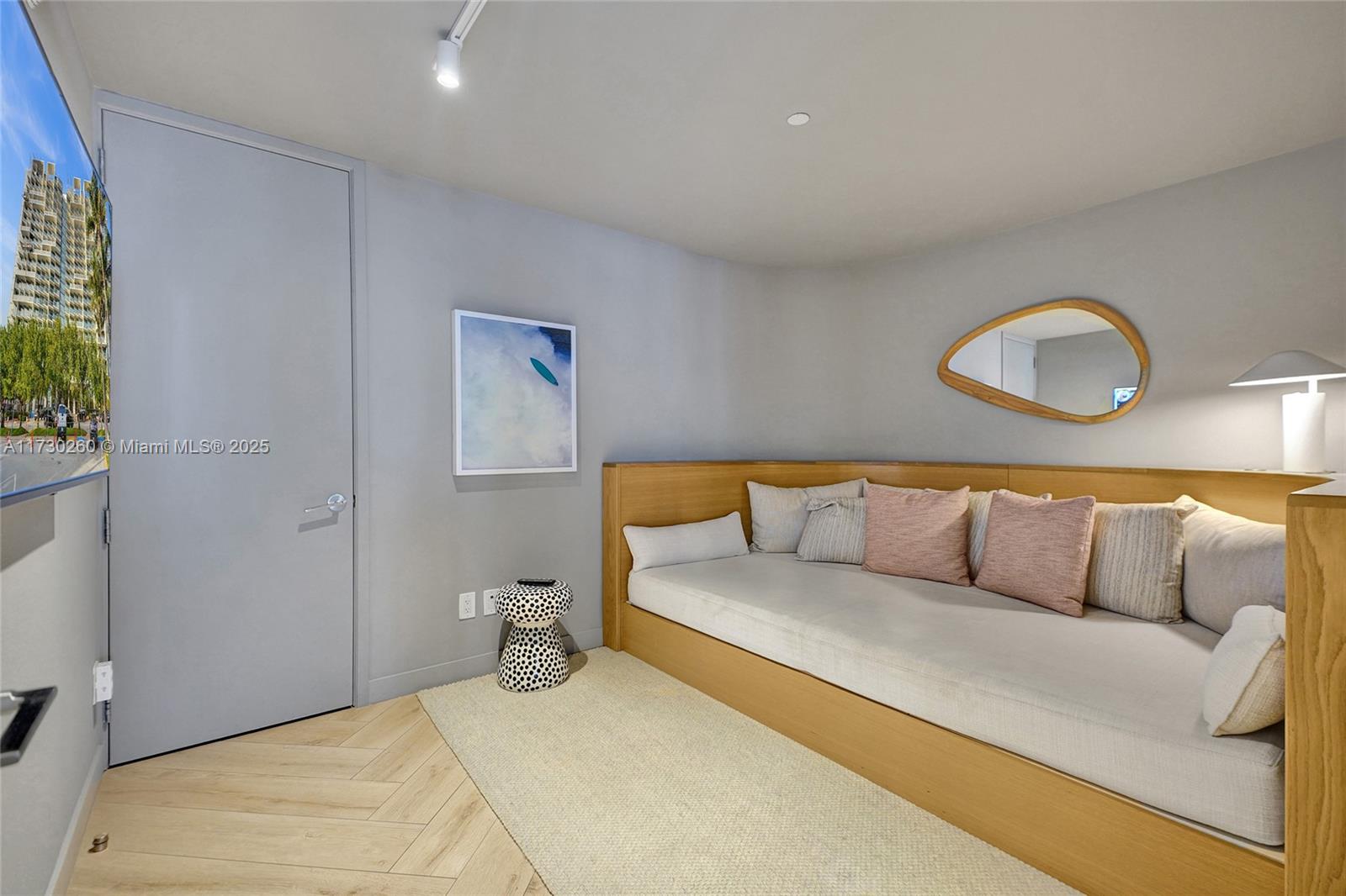 2201 COLLINS AVE CONDO - Residential