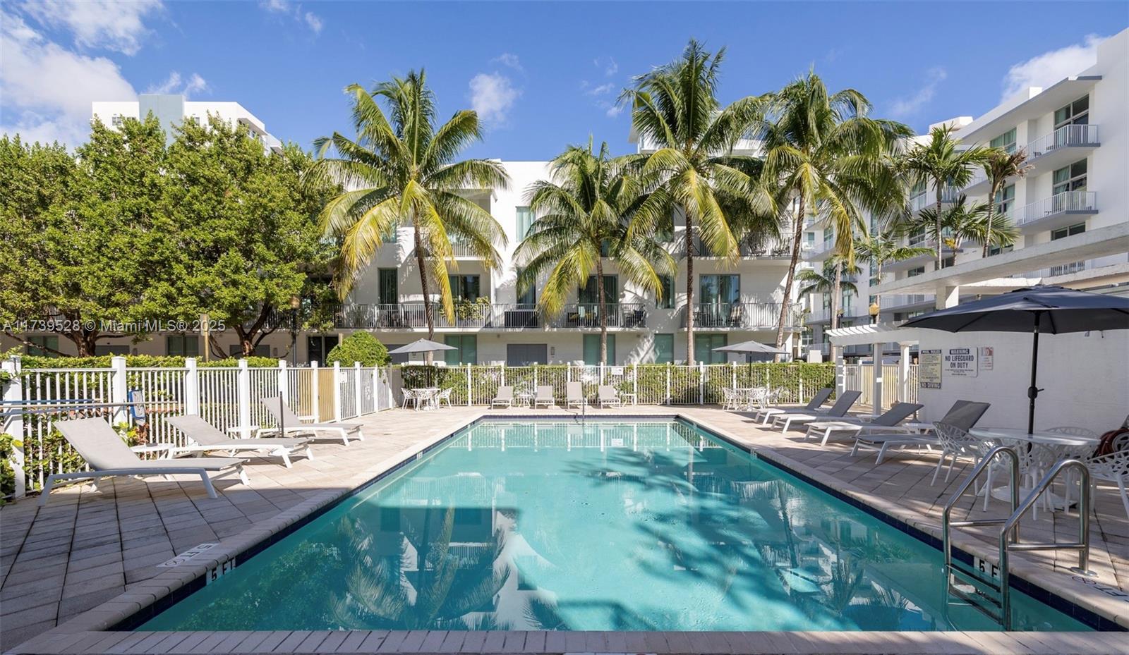 HOLLYWOOD LITTLE RANCHES - Residential