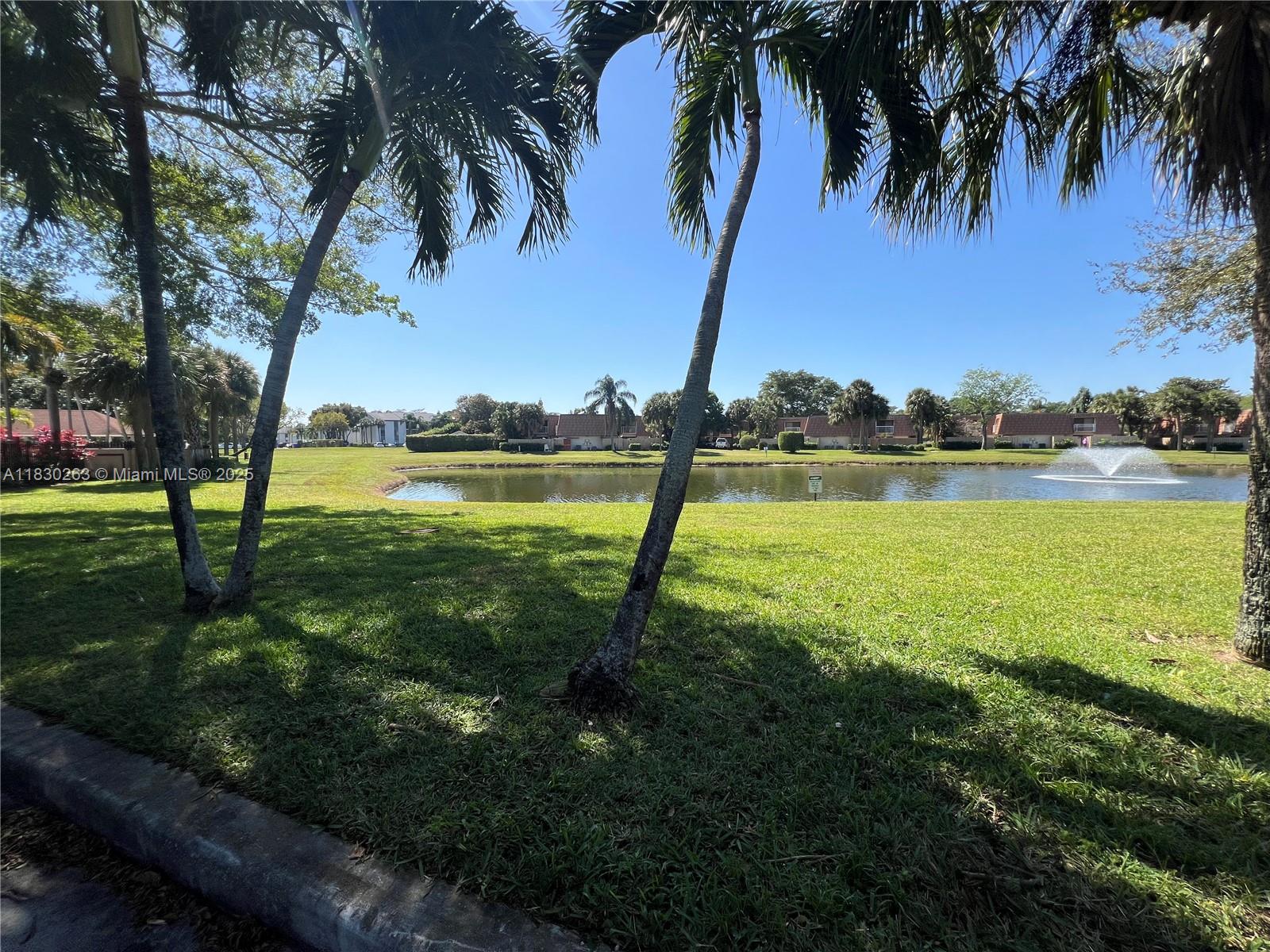 WATERSIDE LUXURY TOWNHOME - Residential