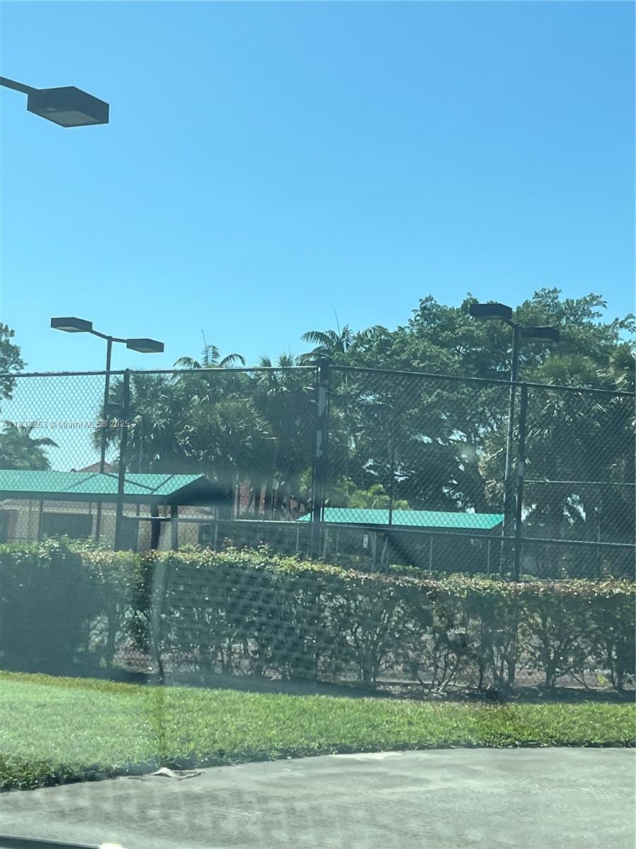 WATERSIDE LUXURY TOWNHOME - Residential