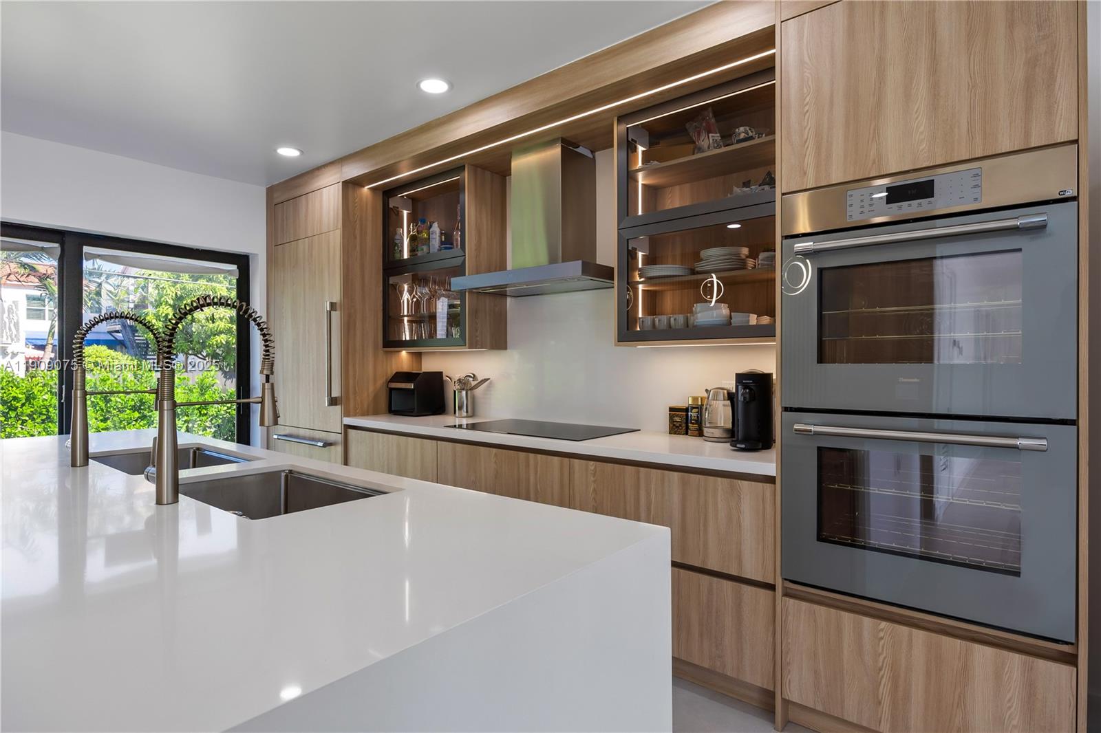 HOLLYWOOD LAKES SECTION - Residential Lease