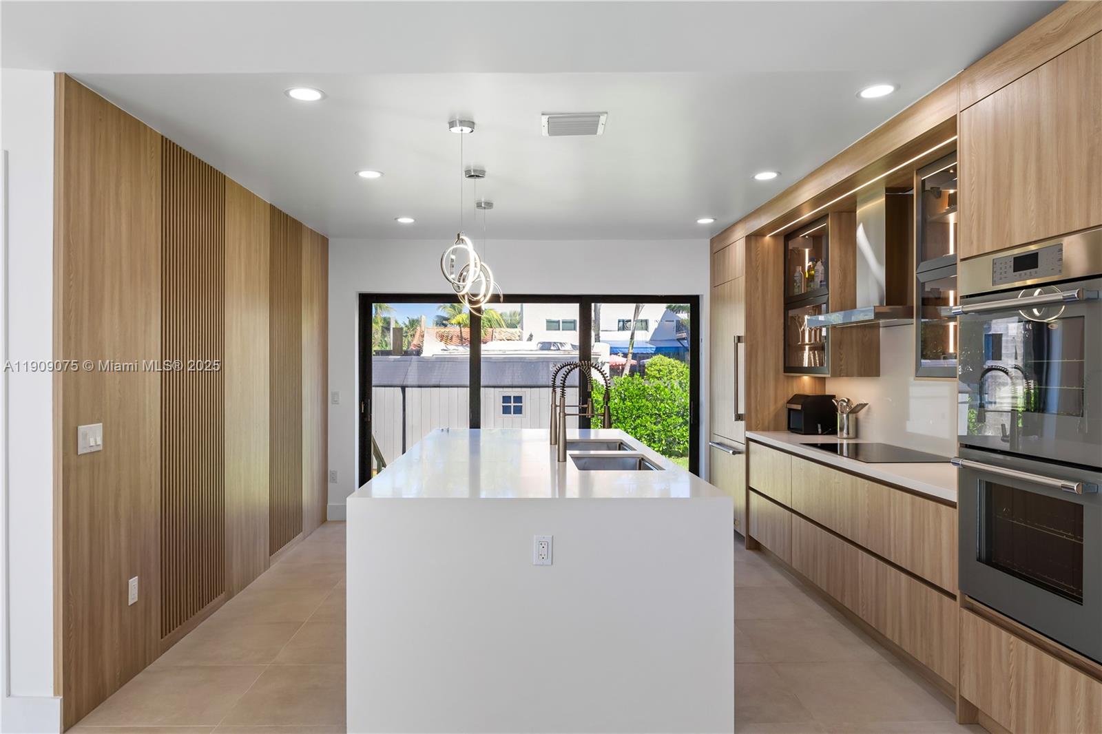 HOLLYWOOD LAKES SECTION - Residential Lease