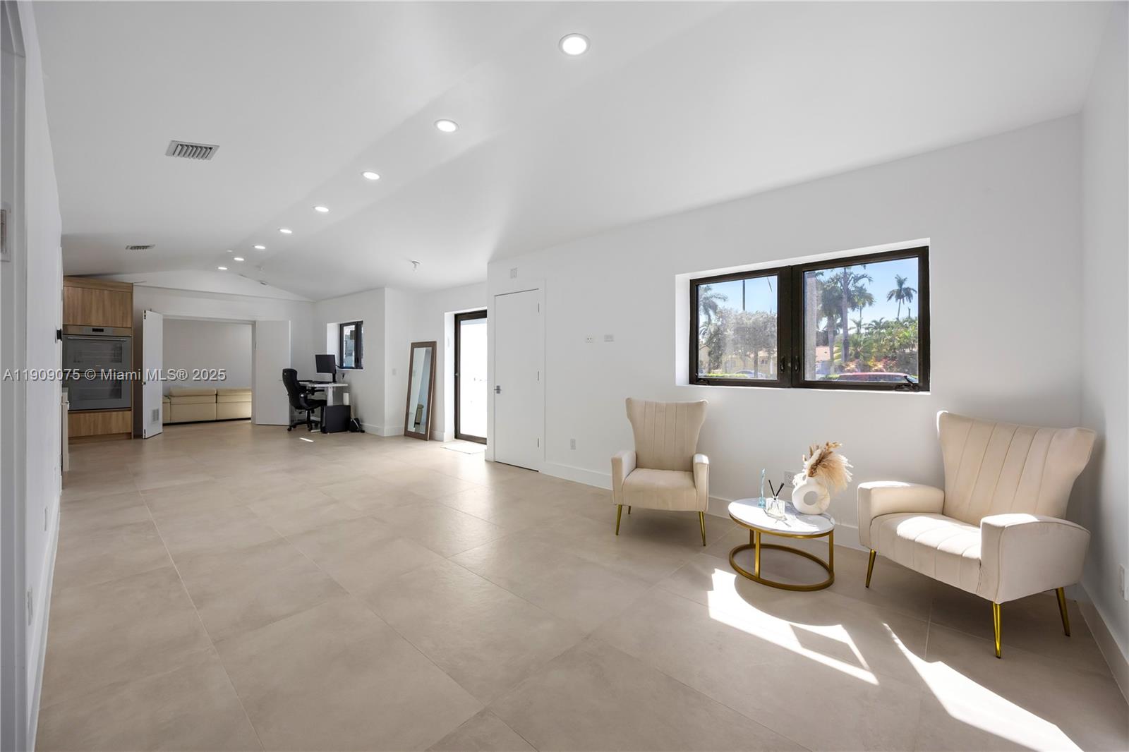 HOLLYWOOD LAKES SECTION - Residential Lease