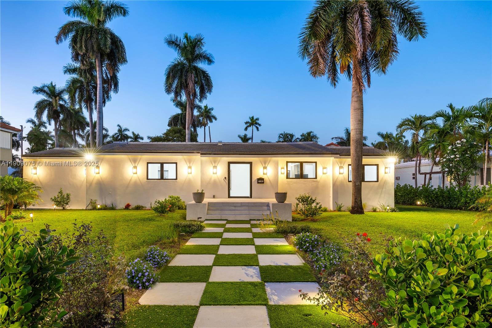 HOLLYWOOD LAKES SECTION - Residential Lease