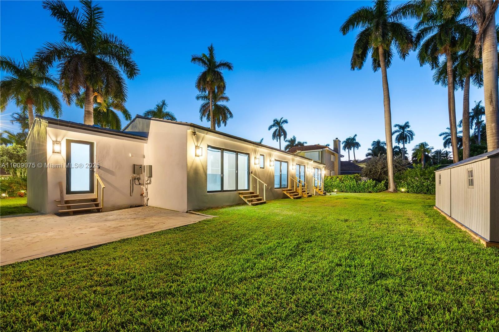 HOLLYWOOD LAKES SECTION - Residential Lease