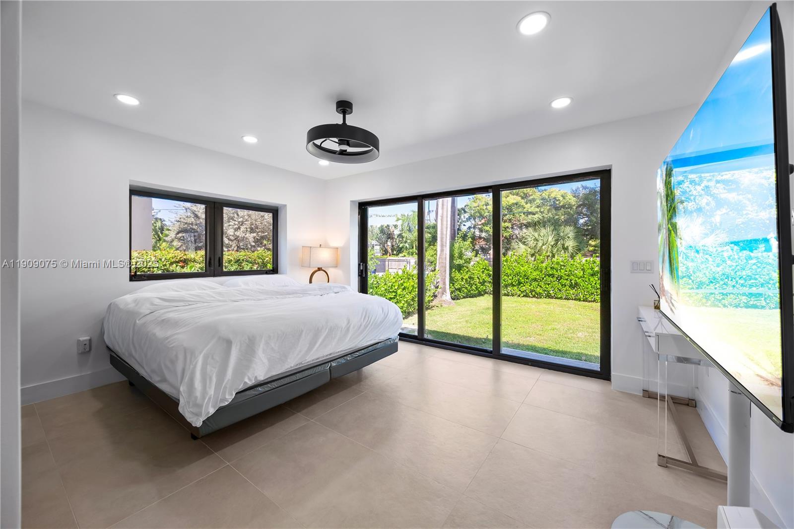 HOLLYWOOD LAKES SECTION - Residential Lease