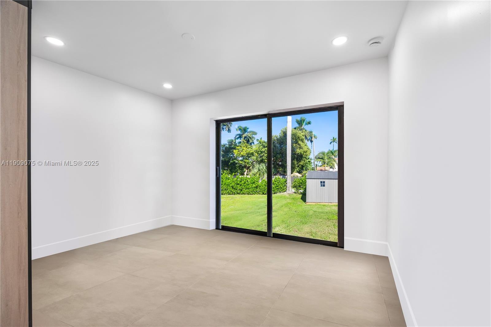 HOLLYWOOD LAKES SECTION - Residential Lease