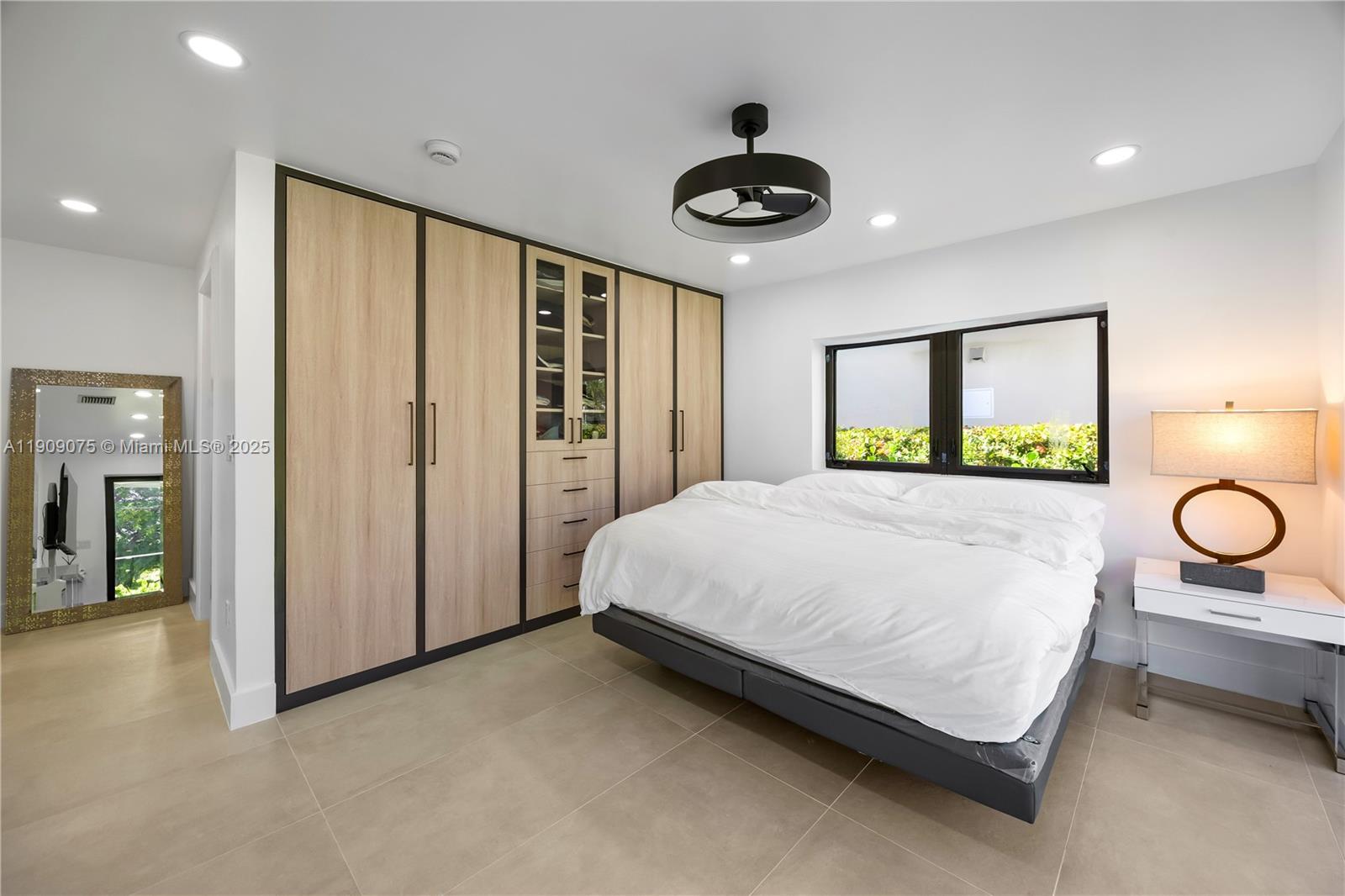 HOLLYWOOD LAKES SECTION - Residential Lease