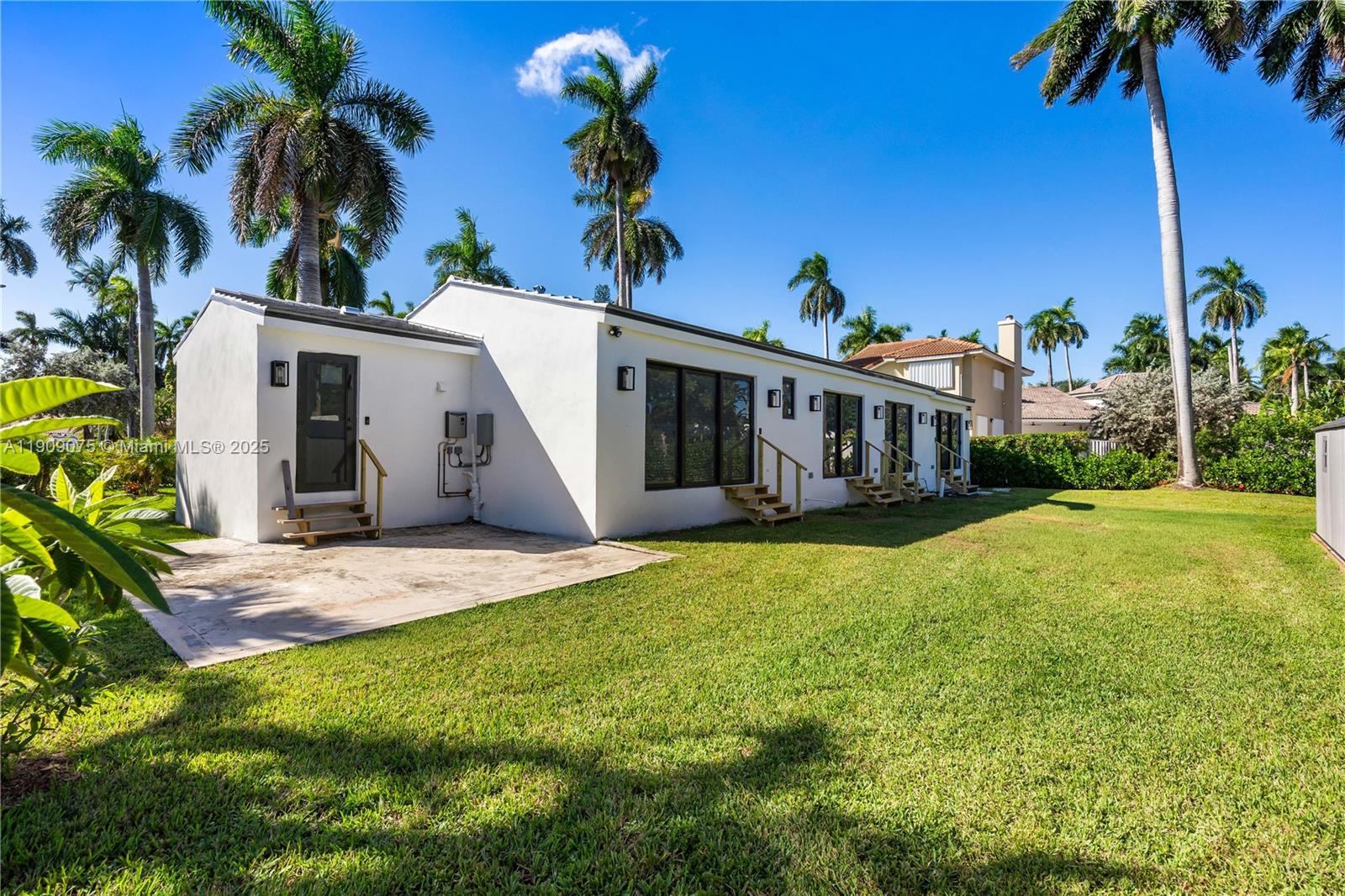 HOLLYWOOD LAKES SECTION - Residential Lease