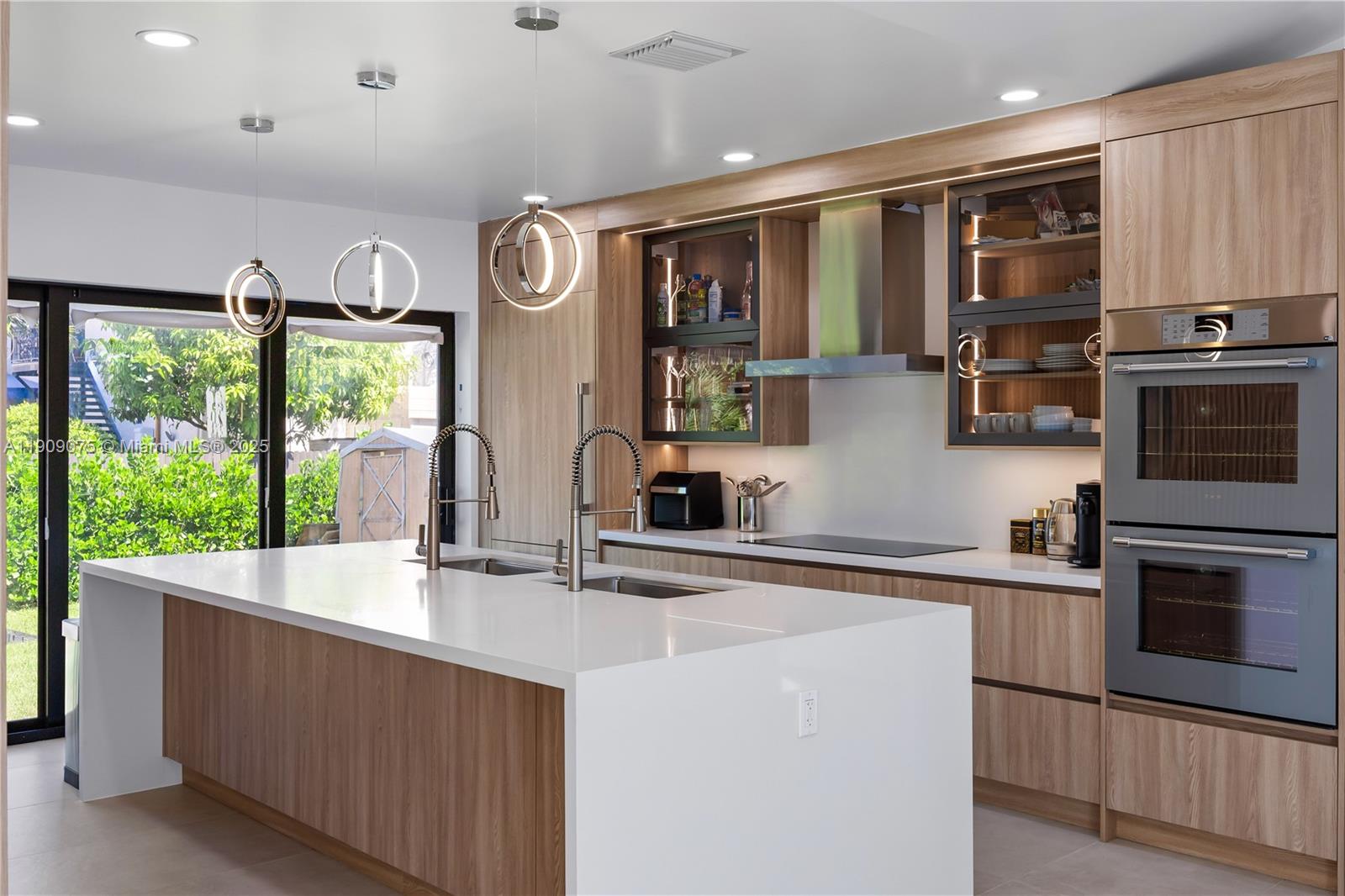 HOLLYWOOD LAKES SECTION - Residential Lease