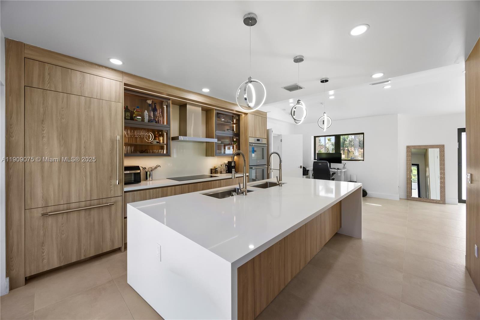 HOLLYWOOD LAKES SECTION - Residential Lease