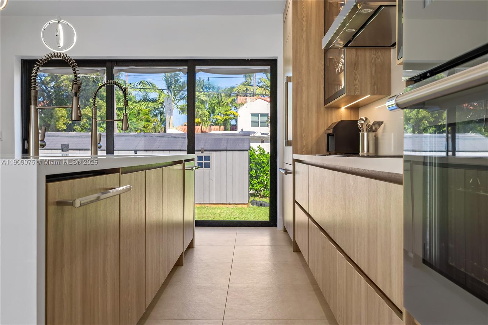 HOLLYWOOD LAKES SECTION - Residential Lease