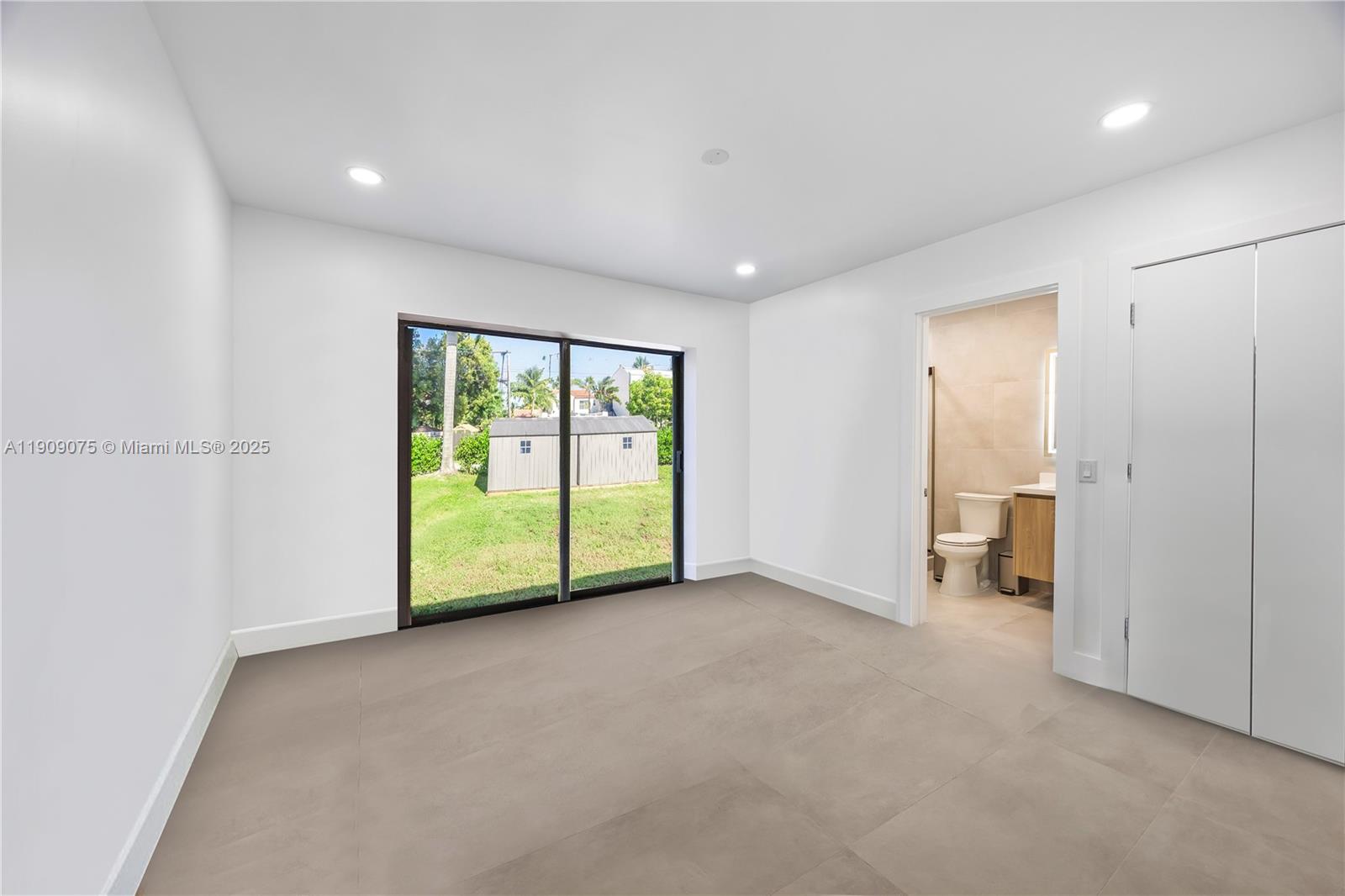 HOLLYWOOD LAKES SECTION - Residential Lease