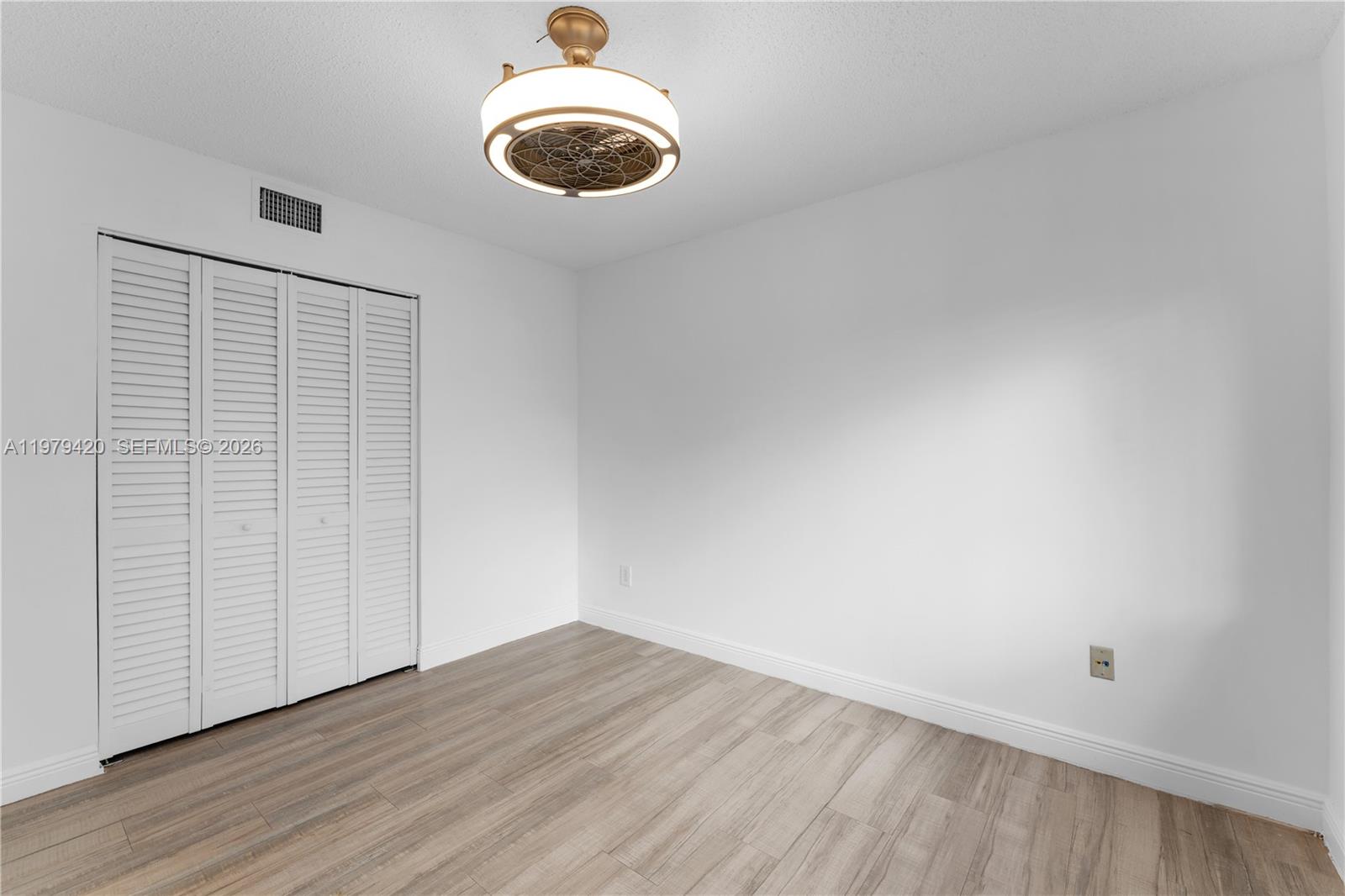 VILLAGE OF KINGS CREEK CO - Residential Lease